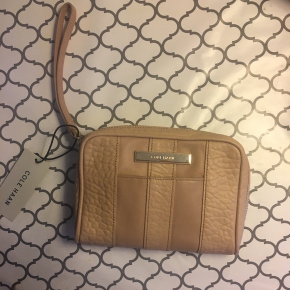 Cole Haan NEW WITH TAGS Beige Leather Wristlet - Picture 2 of 5